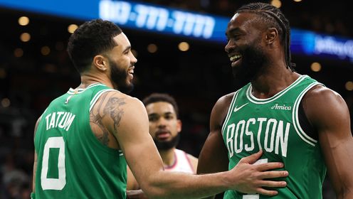 獭兔25+10+9 布朗24+8 唐斯24+18 绿军击退尼克斯取5连胜