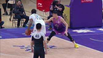 克里斯29+5 高诗岩被驱逐 两队共62犯76罚 山东拒逆转胜北控