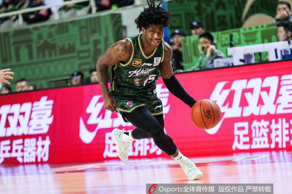 同曦外援戴维斯:在NBL我基本什么活都得干 来CBA后队友让我做自己