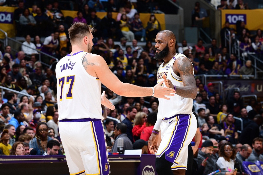 詹姆斯： 东契奇能为队友注入极大自信 我和保罗也有这种能力